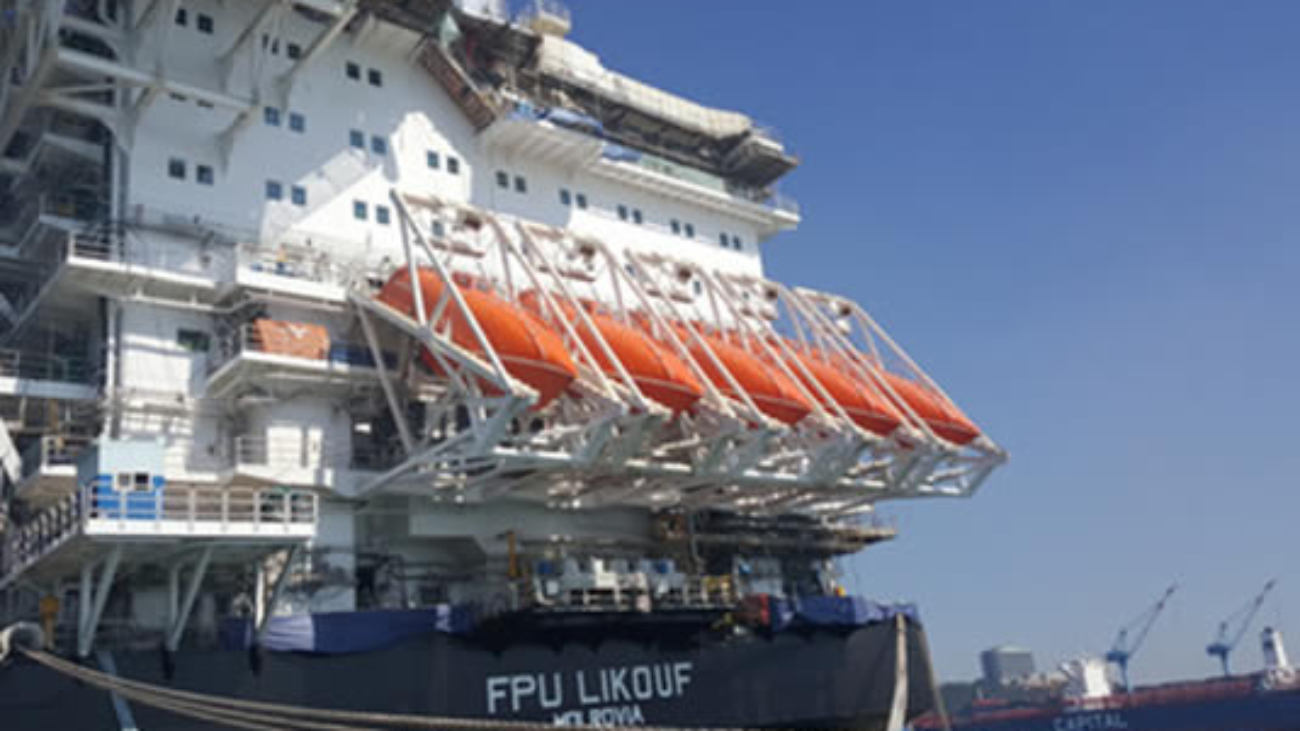 FREE-FALL LIFEBOATS