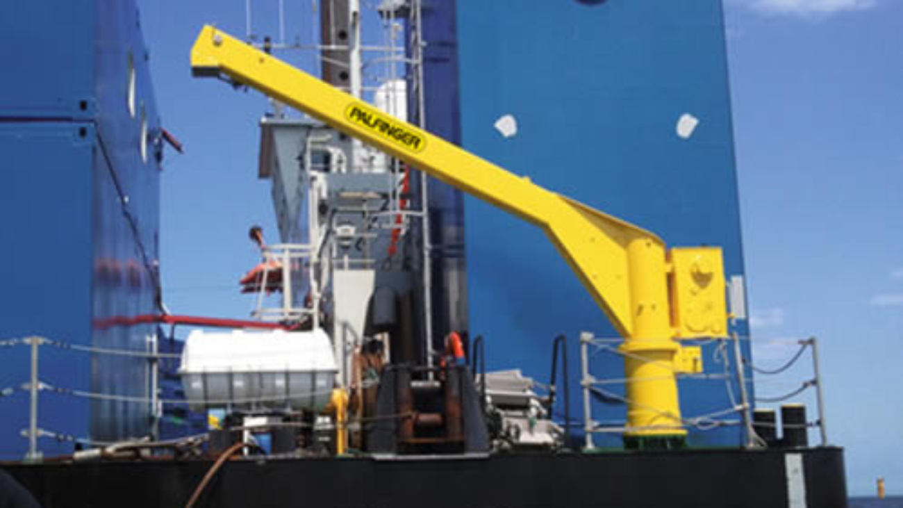 LIFE RAFT AND RESCUE BOAT SLEWING DAVITS